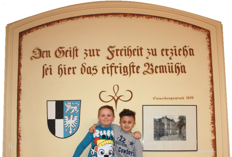 Den Geist zur Freiheit zu erziehn, sei hier das eifrigste Bemühn